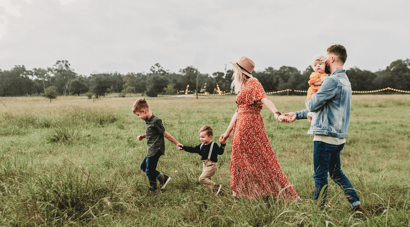 Effortless Fashion: Comfortable Style for On-the-Go Moms
