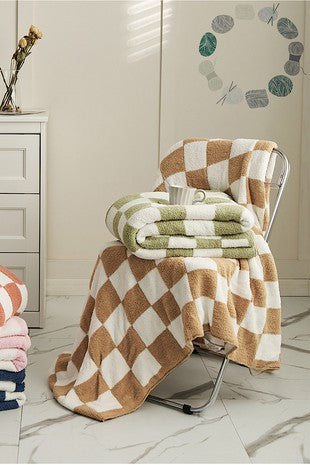 Elle & Co. Checkered Blanket